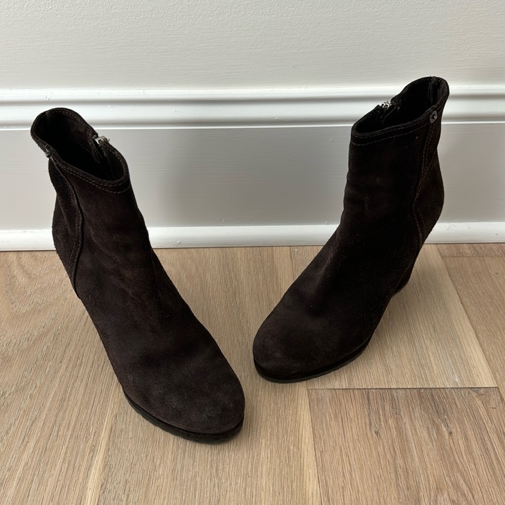 Prada Brown suede women’s herls